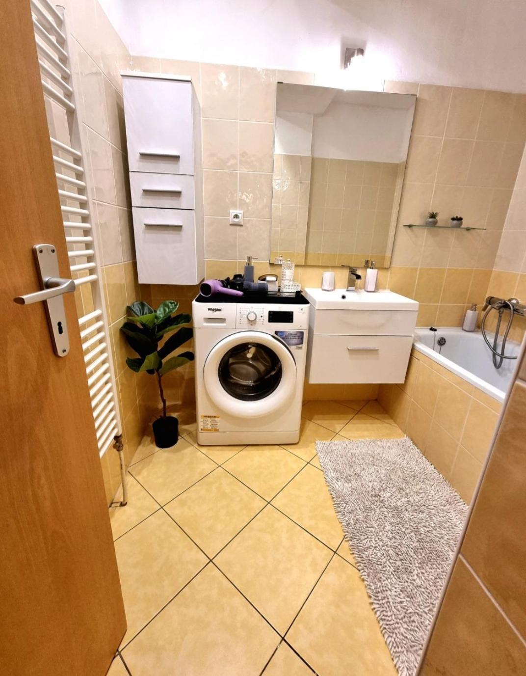 באנסקה ביסטריצה Apartment Banska - City Centre & Private Parking מראה חיצוני תמונה